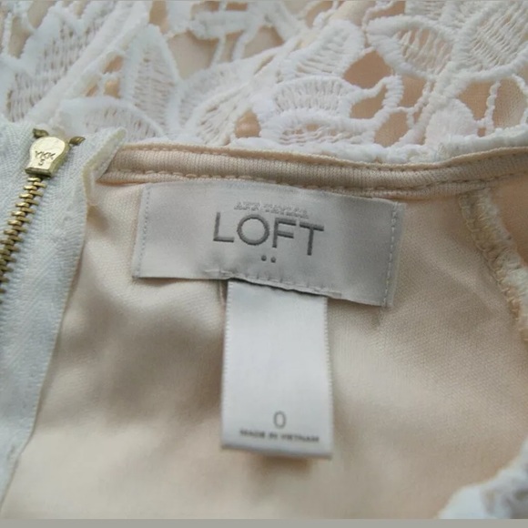 ❌SOLD❌Ann Taylor LOFT Lace Overlay Sheath Dress - Picture 5 of 6